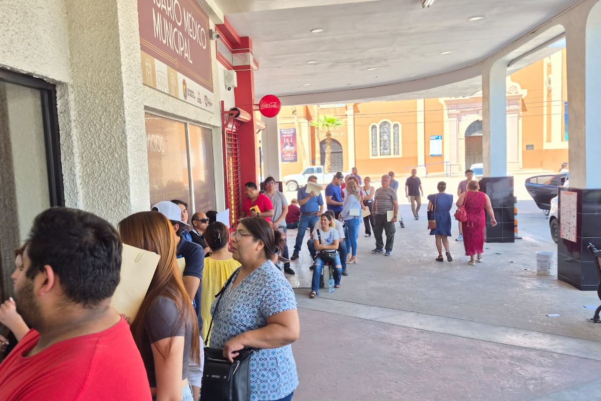 SAT instala oficina móvil en el Centro Histórico; atiende a más de 200 personas en las primeras tres horas