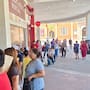 SAT instala oficina móvil en el Centro Histórico; atiende a más de 200 personas en las primeras tres horas