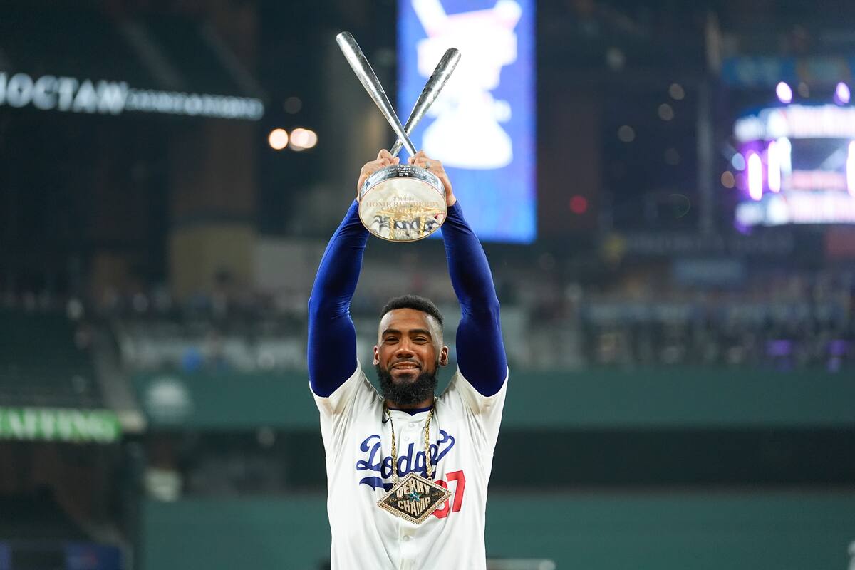 Teoscar Hernández regresa a los Dodgers por tres años (informes)