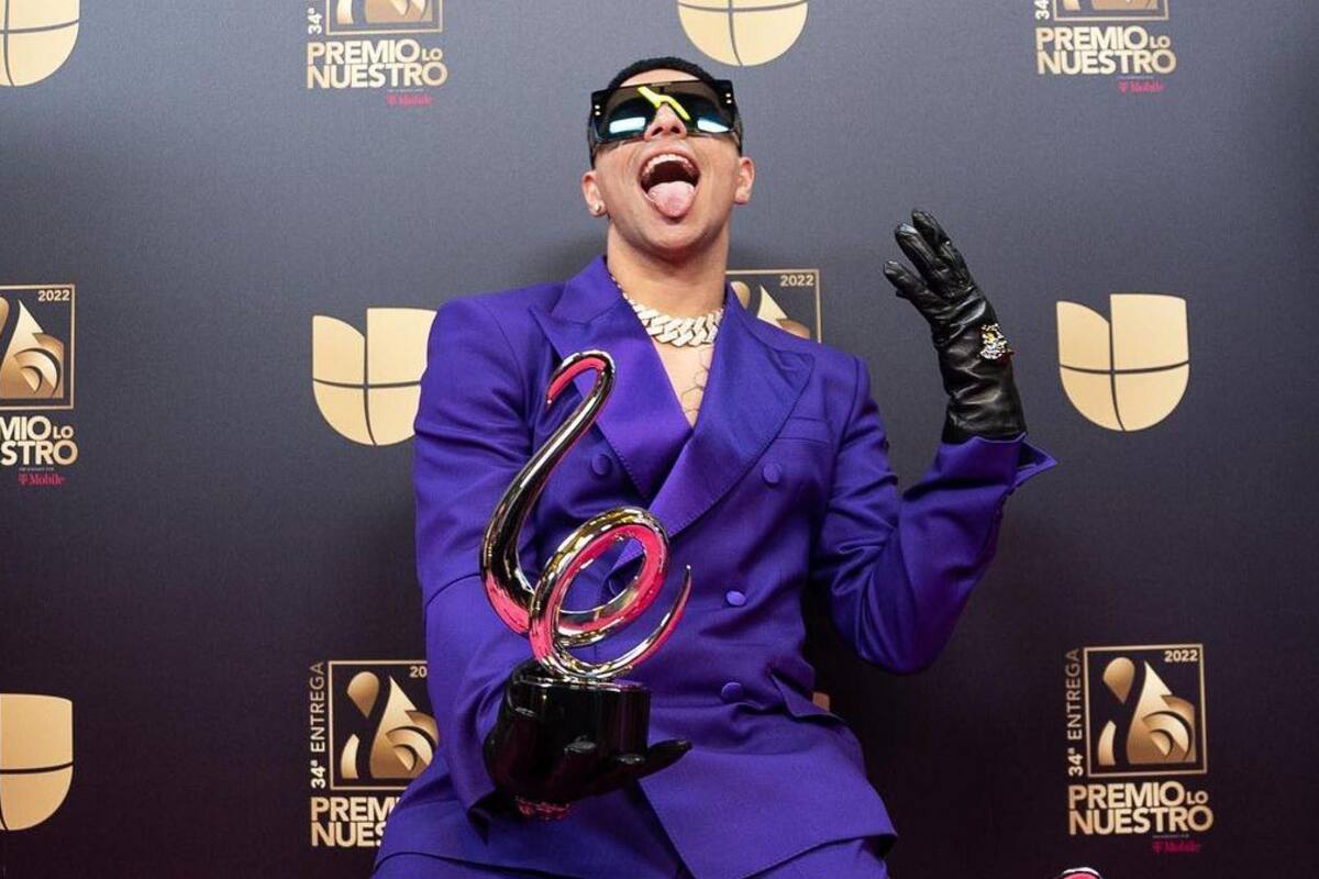 Eduin Caz le baila sensual a su esposa