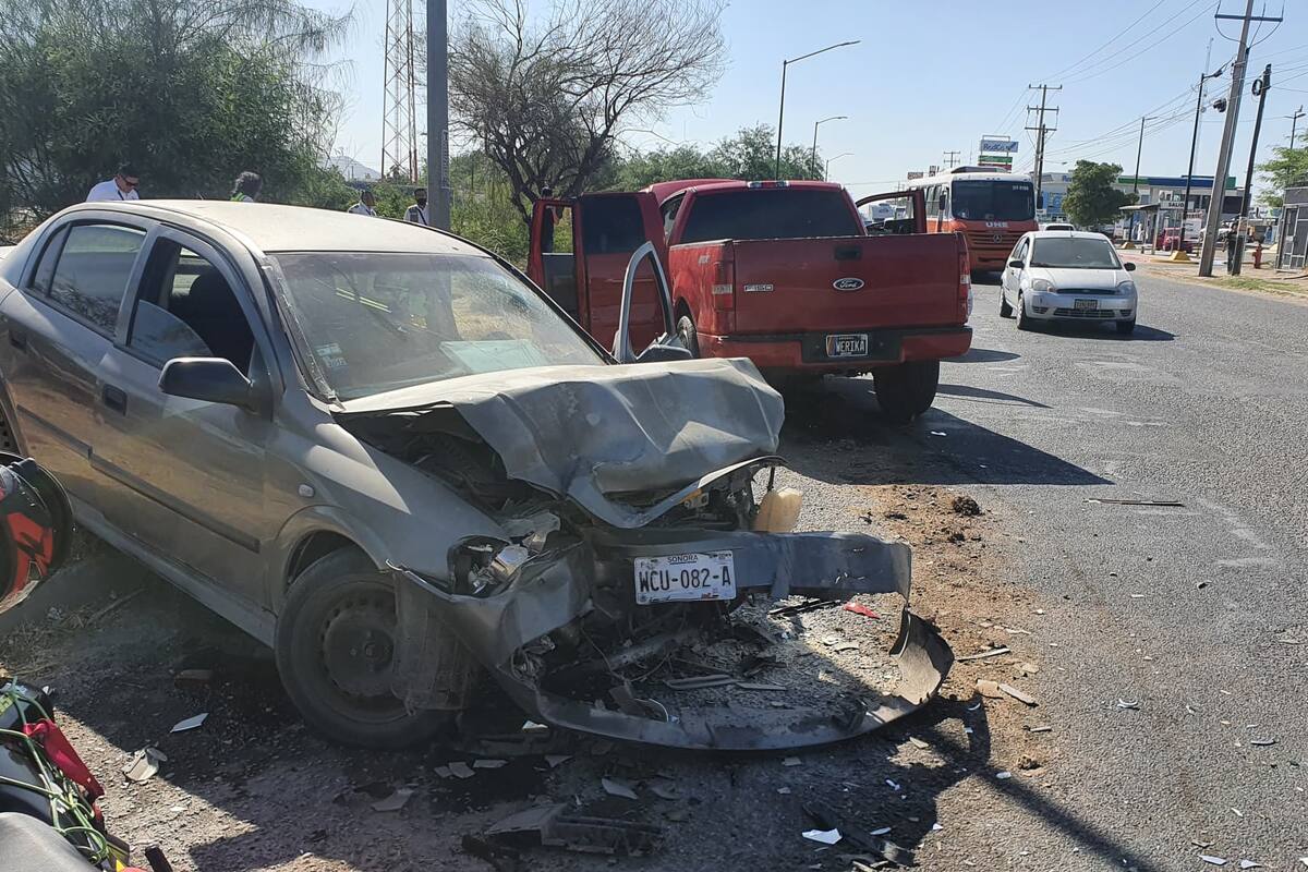 Hermosillo: Choque vehicular en bulevar Lázaro Cárdenas deja a una mujer lesionada