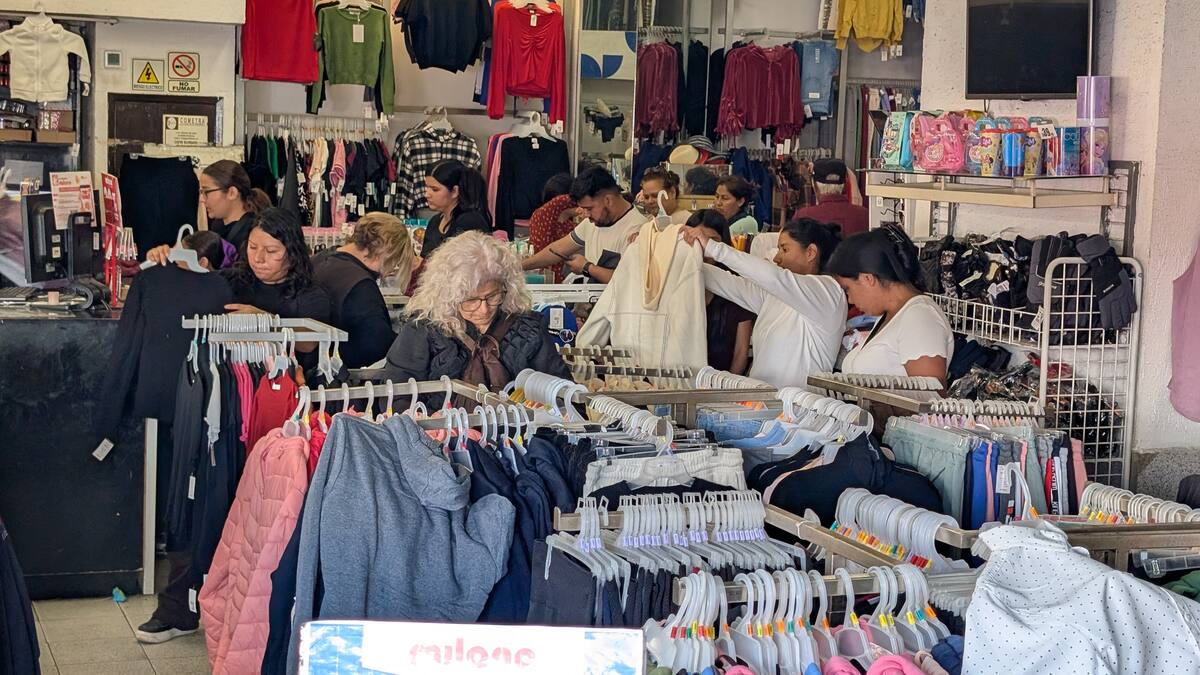 Los hermosillenses buscaban todo tipo de artículos, entre ellos ropa, calzado y juguetes para celebrar las fiestas de fin de año.