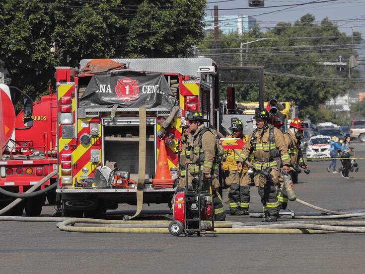 Incendio deja calcinado camión de ruta