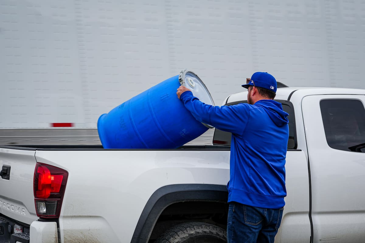 La compra de recipientes para almacenamiento y la reserva anticipada del suministro son parte de las acciones preventivas ante la suspensión del servicio en más de 600 colonias. Foto:
Leonardo González