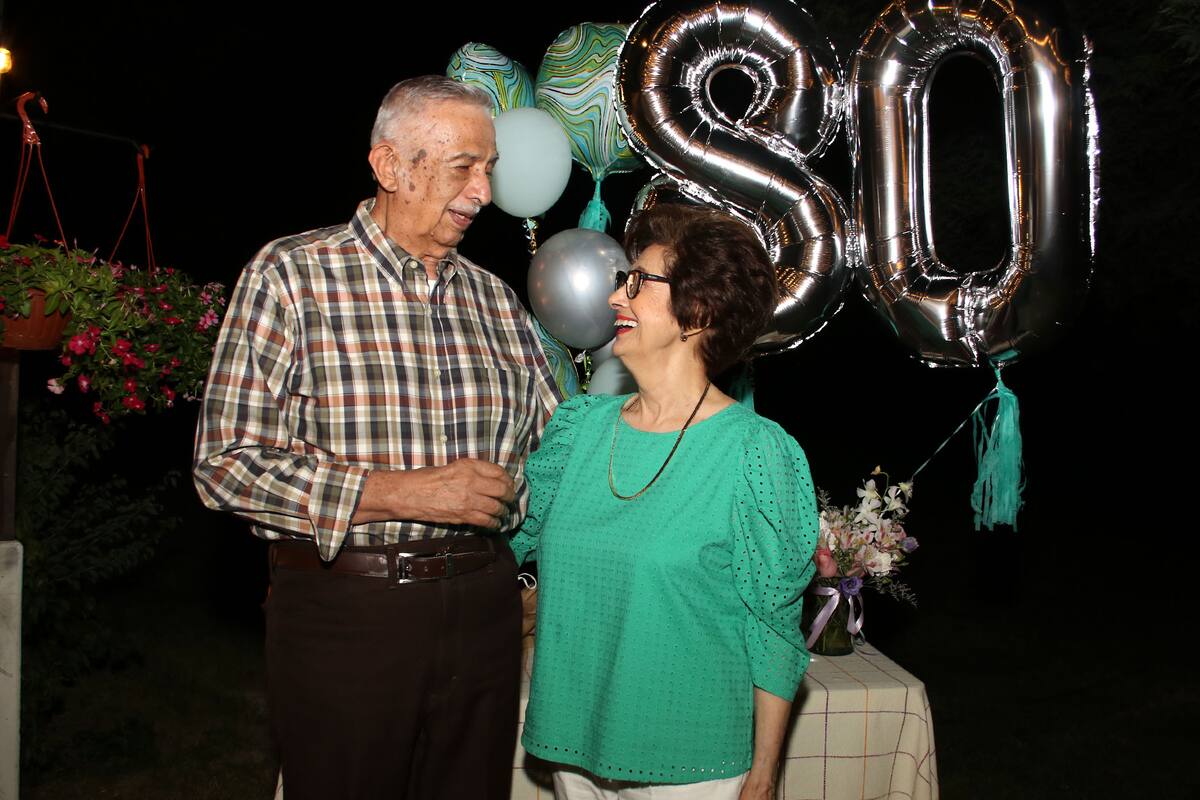 Lina Robles de Valdez, divina cumpleañerade 80 años