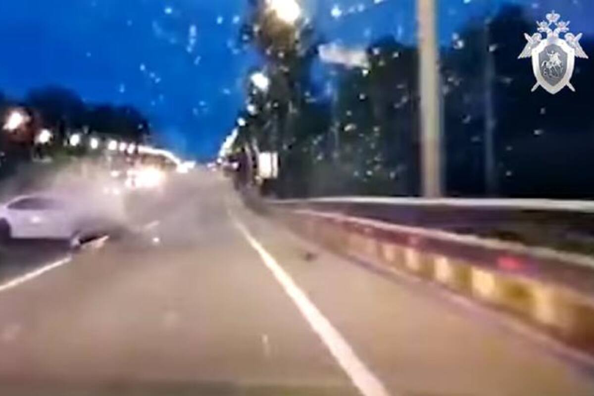 Jóvenes generan caos al robar un carro