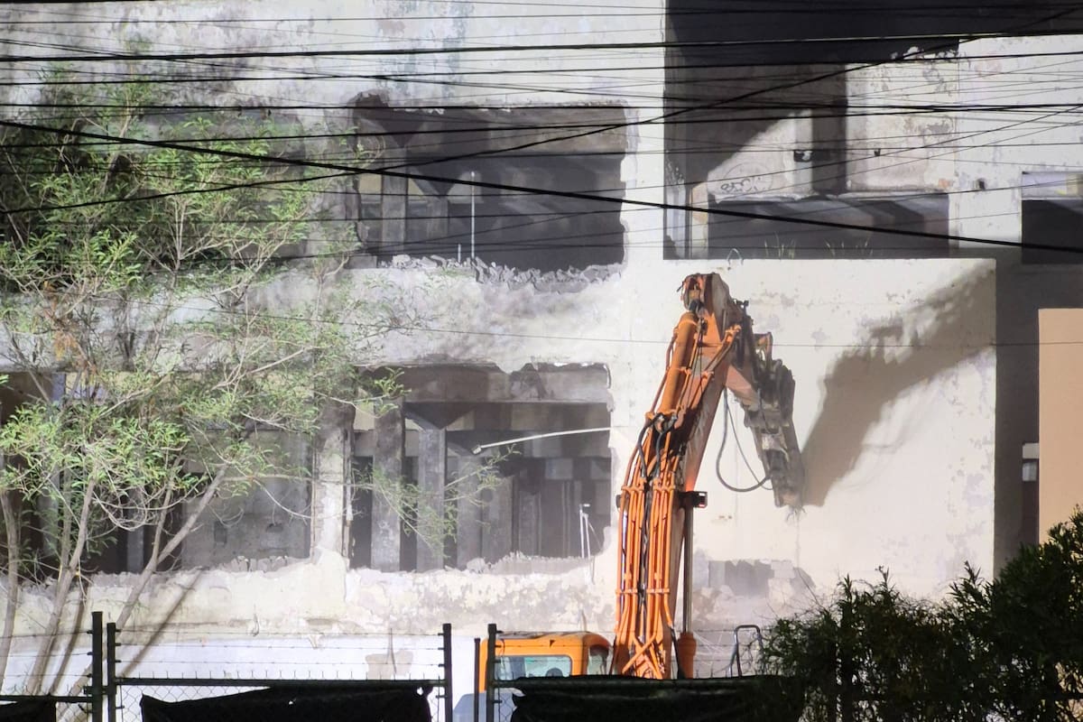 Demuelen antiguo edificio de la Procuraduría en Hermosillo para mejorar la distribución vial
