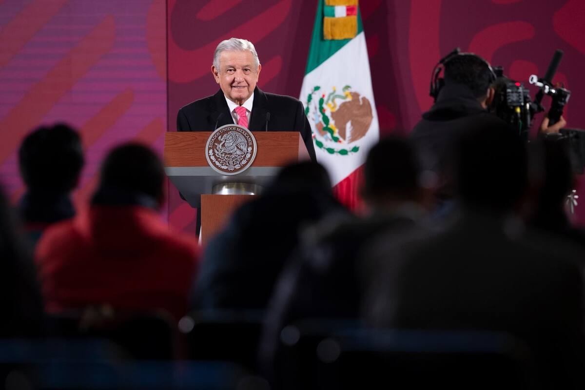 AMLO: Se prevé adelantar pago de becas y pensiones por veda electoral