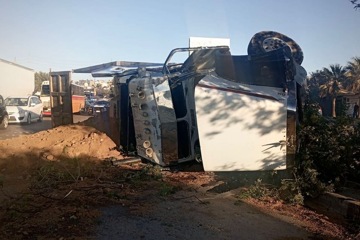 Provoca congestionamiento vial volcadura de camión en bulevar Casa Blanca