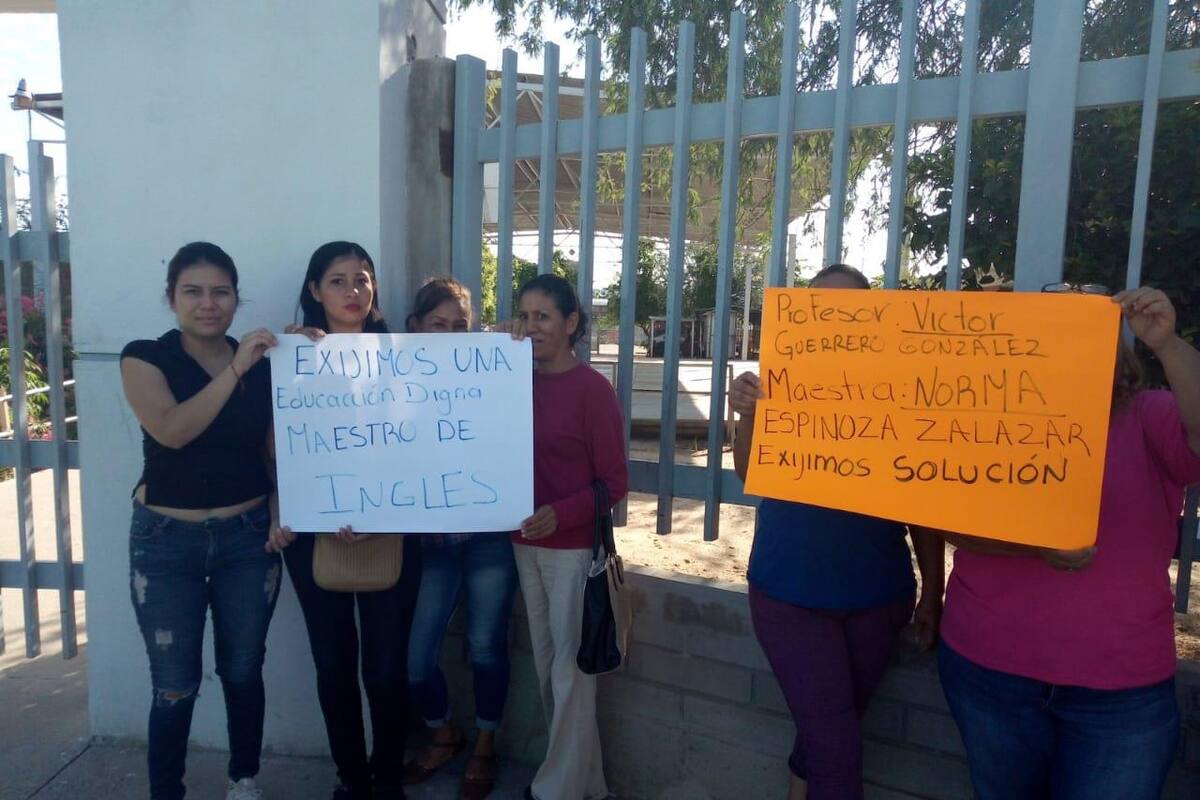 Padres de familia exigen devuelvan maestros de inglés y Usaer