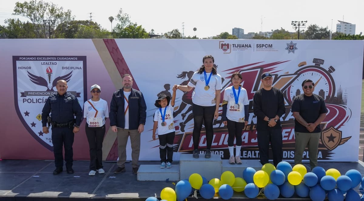 Alrededor de mil 500 personas participaron en una carrera de 4 kilómetros organizada por la SSPCM para conmemorar el 66 aniversario de la Policía Juvenil.
Fotos: Cortesía.