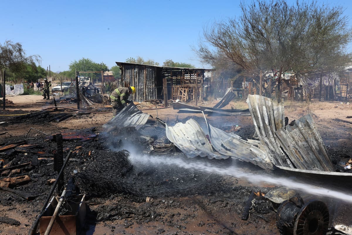 “Un vecino nos salvó”: mujer relata cómo escapó de incendio en el que perdió su casa en la invasión Tres Reinas de Hermosillo