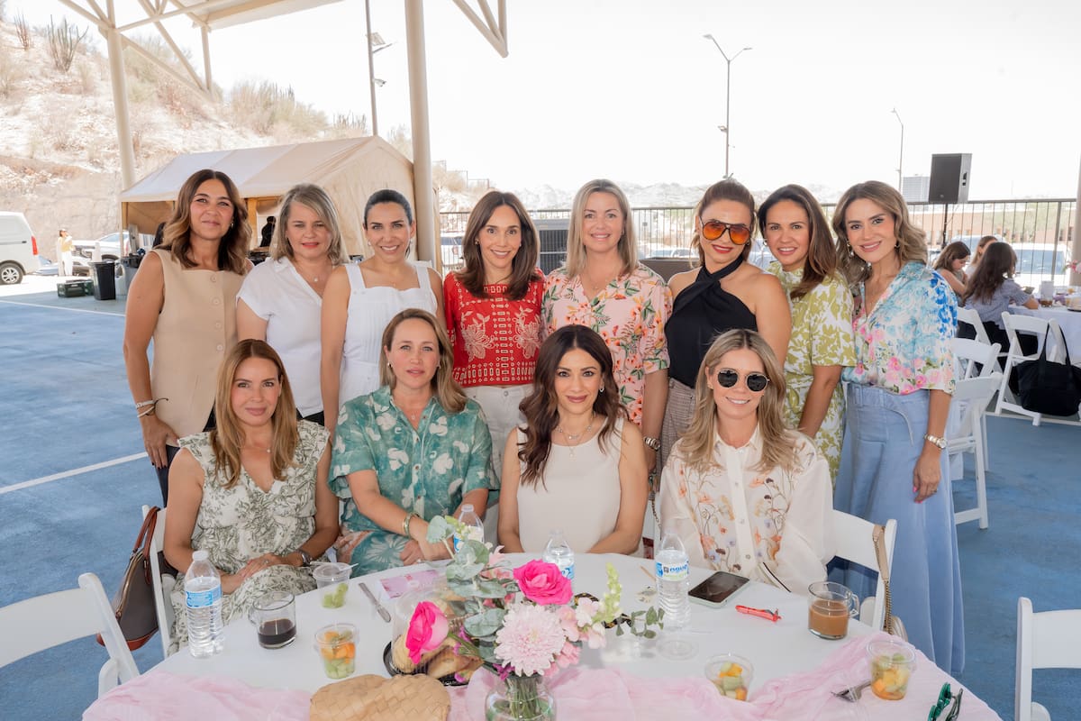 Las mamás del Liceo Thezia celebran su día entre música y bailables ofrecidos por sus pequeños