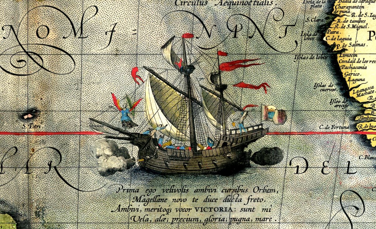 Juan Sebastián Elcano condujo la Victoria durante el tramo que culminó la primera vuelta al mundo documentada, después de una expedición iniciada por Fernando de Magallanes.