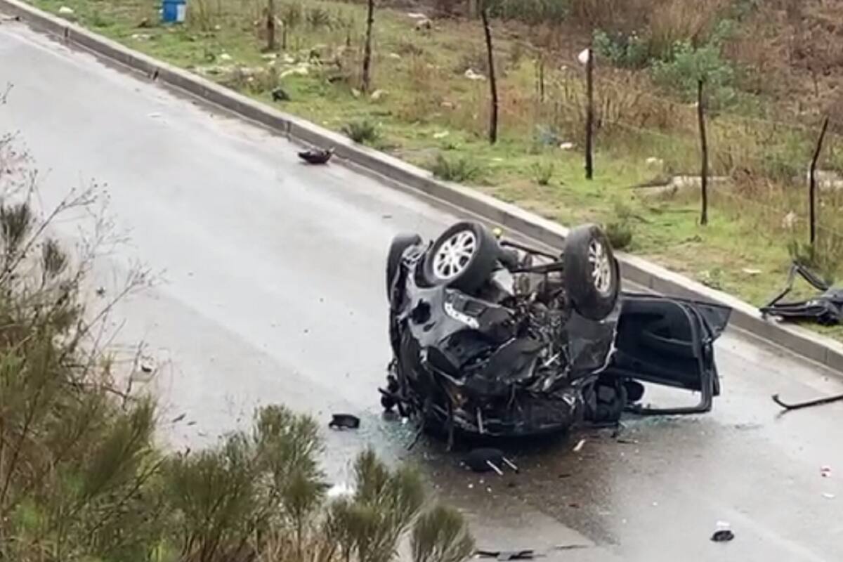 Volcadura en bulevar 2000 deja heridos y un muerto