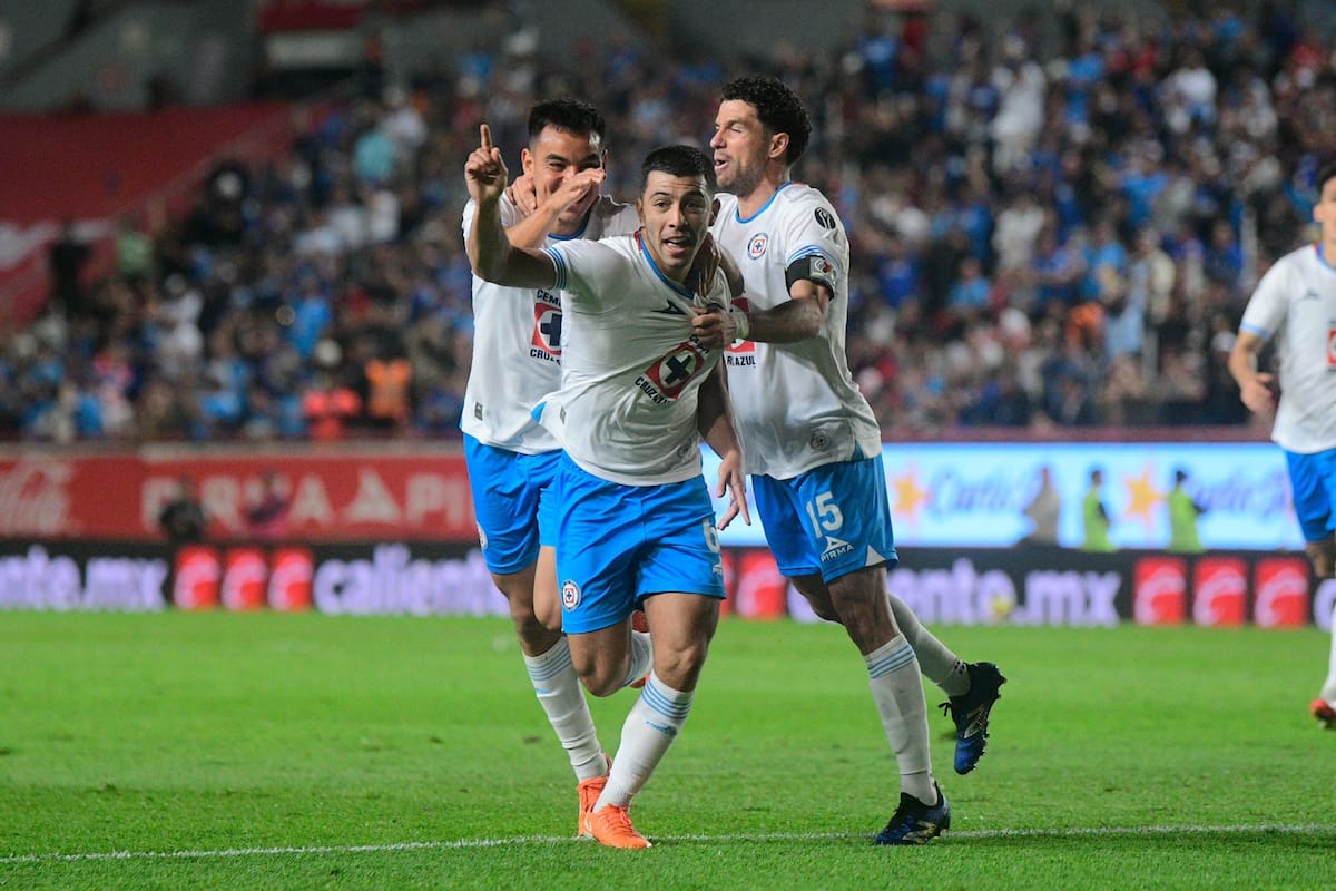 Cruz azul buscaría blindar a dos de sus jugadores por posible salida a Europa