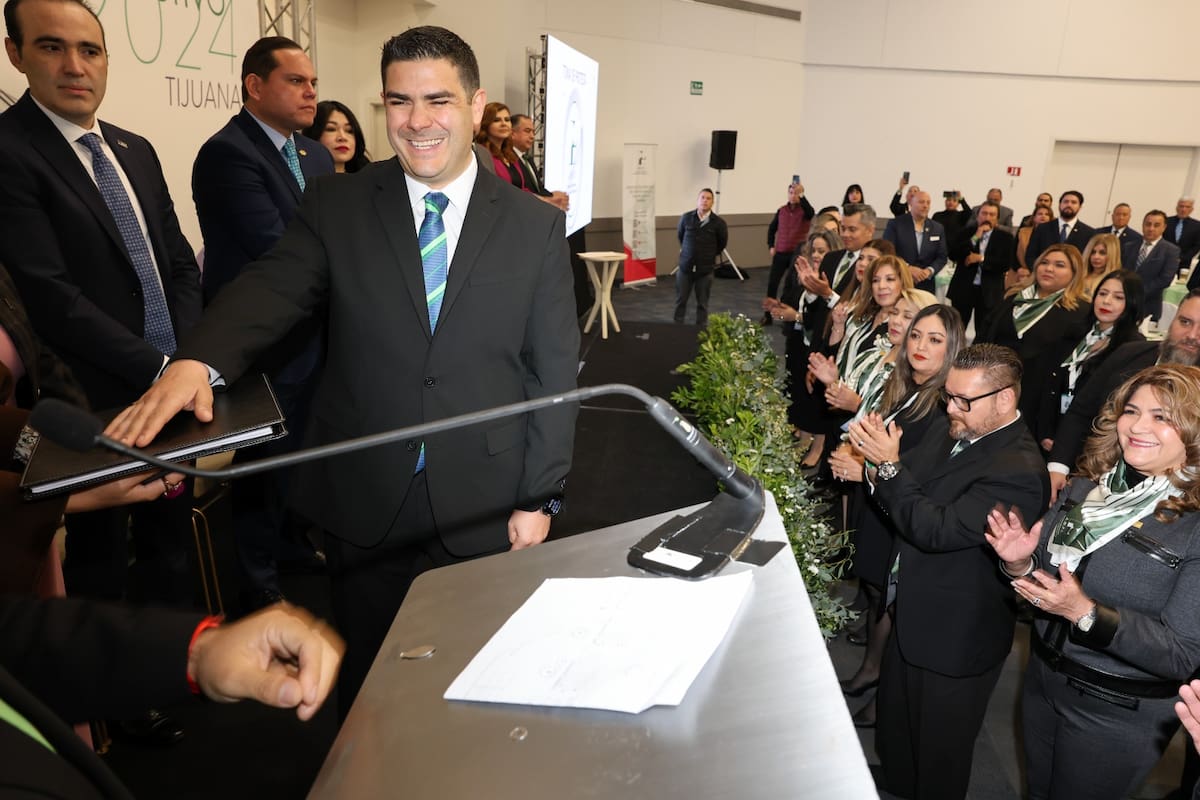 David Alejandro Ortegón Puebla tomó protesta como nuevo presidente de la Asociación Mexicana de Profesionales Inmobiliarios de Tijuana (AMPI), así como los integrantes de su mesa directiva que lo acompañarán durante su gestión.