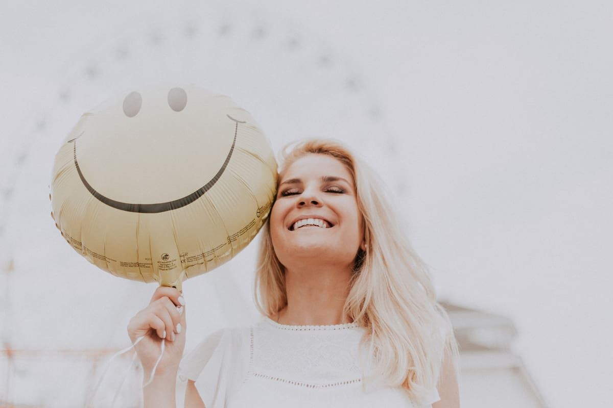 Estos son los 6 hábitos mentales que podrían estar saboteando tu felicidad