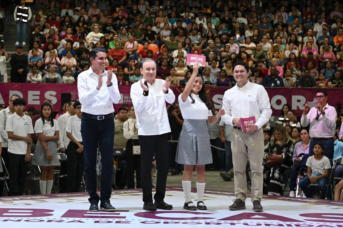 Entrega Gobernador Durazo 60 mil becas del programa Sonora de Oportunidades