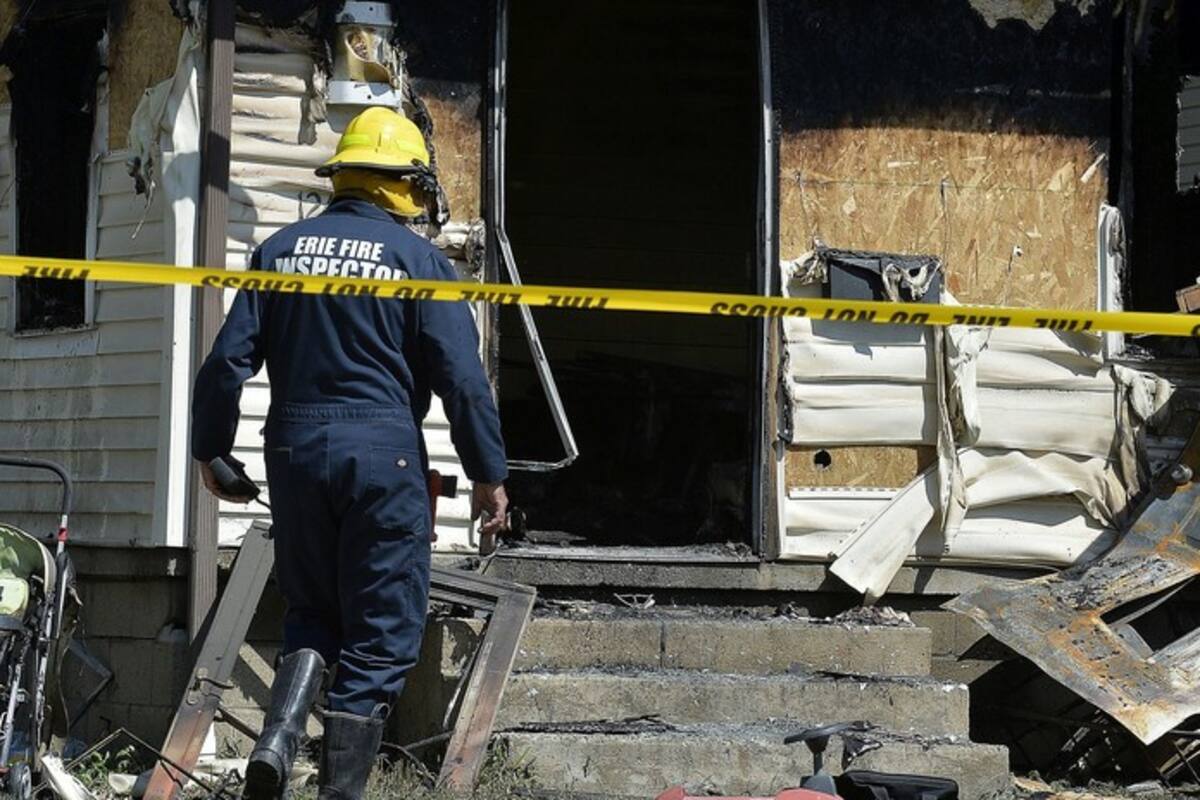 Mueren hijos de bombero en incendio de guardería; atendía falsa alarma