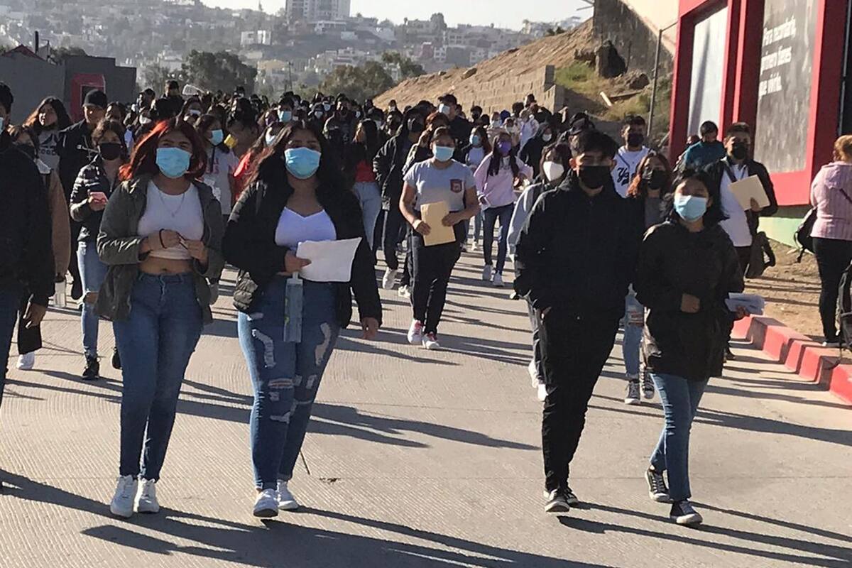 Avanzan rápido las filas para vacunarse contra el Covid-19 en el estadio de los Xolos
