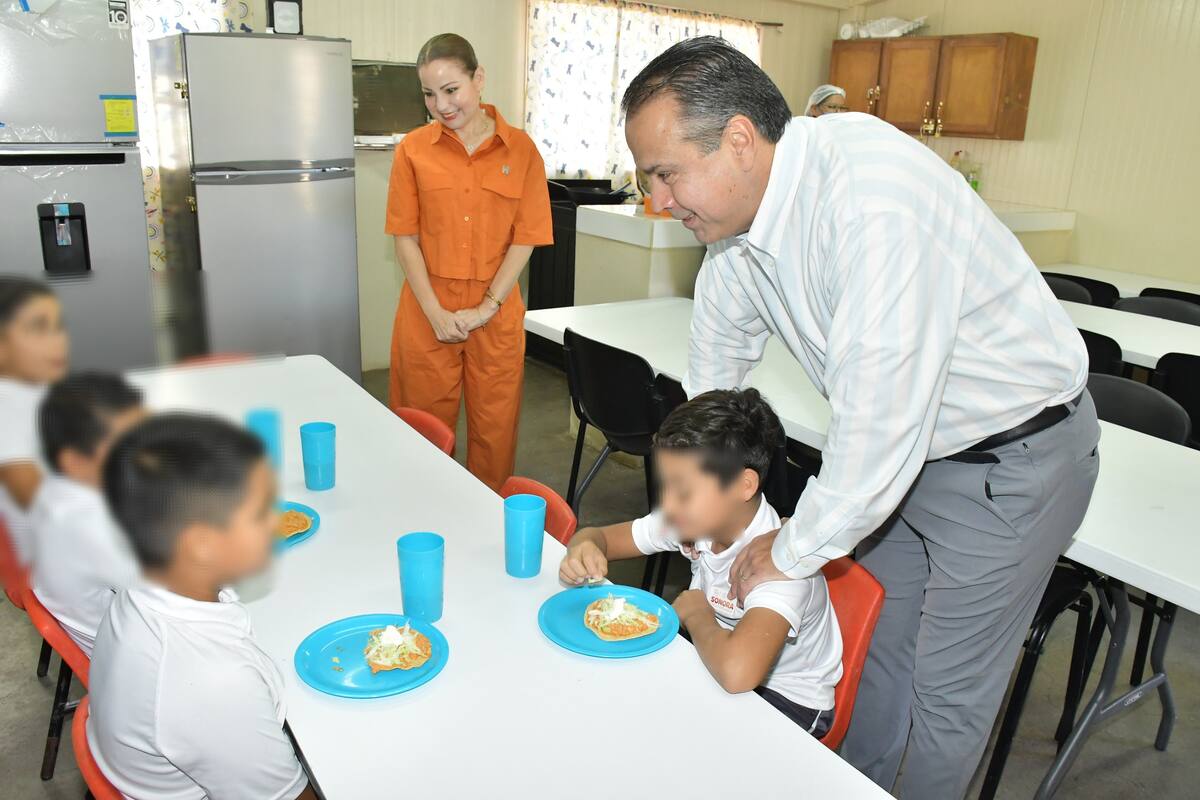 Comparte Astiazarán programas municipales con estudiantes