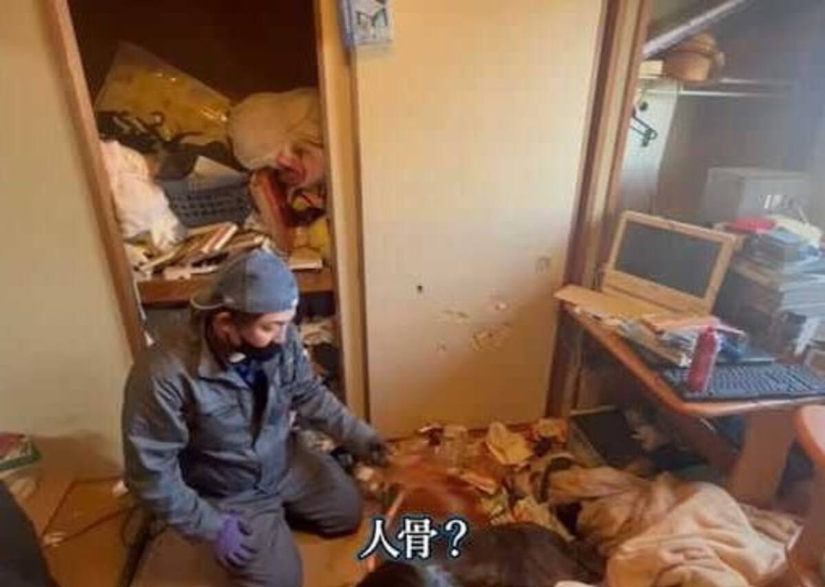 El descubrimiento ocurrió cuando uno de los hijos de la mujer, ahora adulto, contrató a una empresa de limpieza para preparar la casa para su venta. Foto: Especial (captura de video/redes sociales)