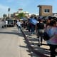 Registran largas filas para la Tarjeta Violeta en Tijuana; madres solteras esperan desde la madrugada