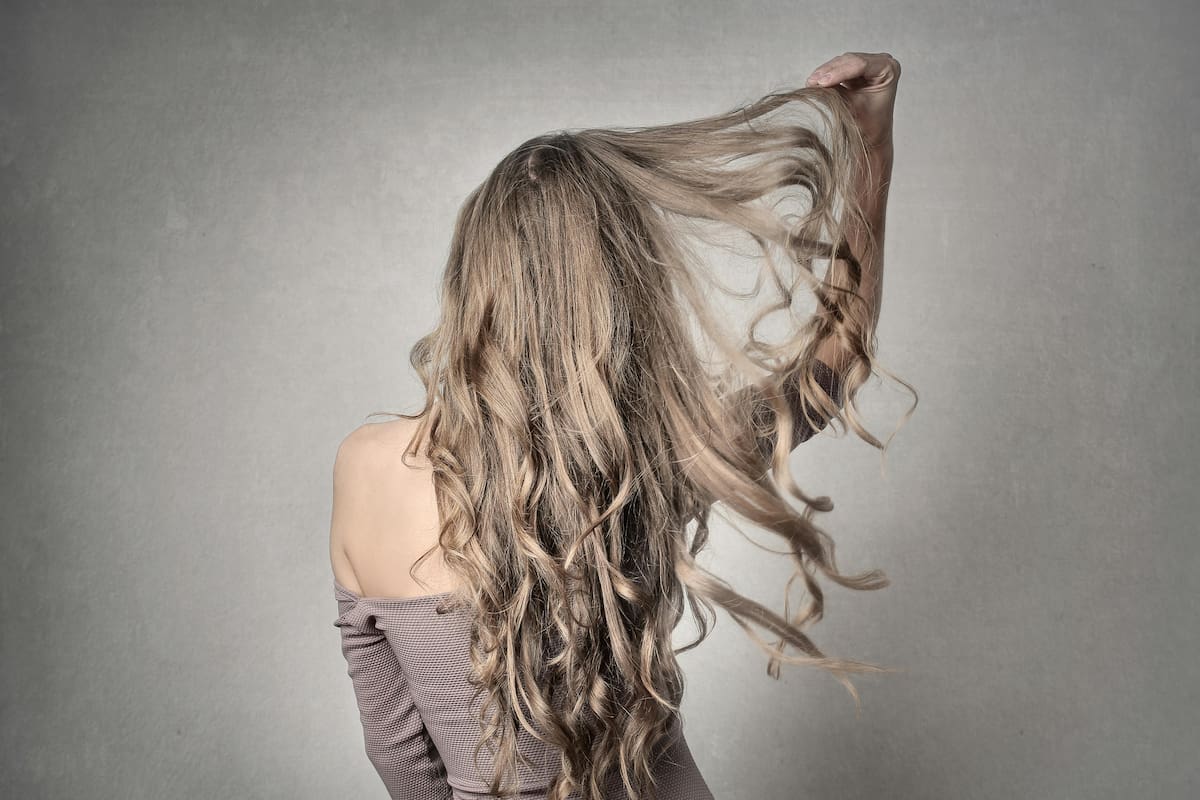 El truco casero para ondular tu pelo sin calor durante la noche