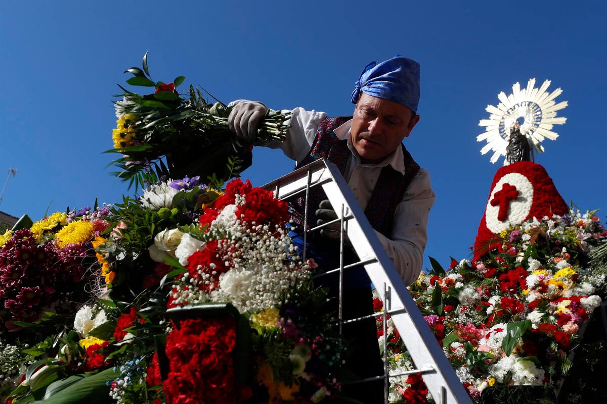Siete millones de flores para Virgen del Pilar, la patrona de la Hispanidad