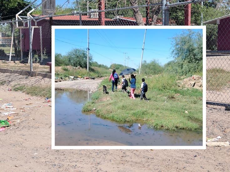 Entre lodo, basura y aguas negras, niños improvisan puente con llantas para ir a la escuela en el ejido El Buey de Hermosillo
