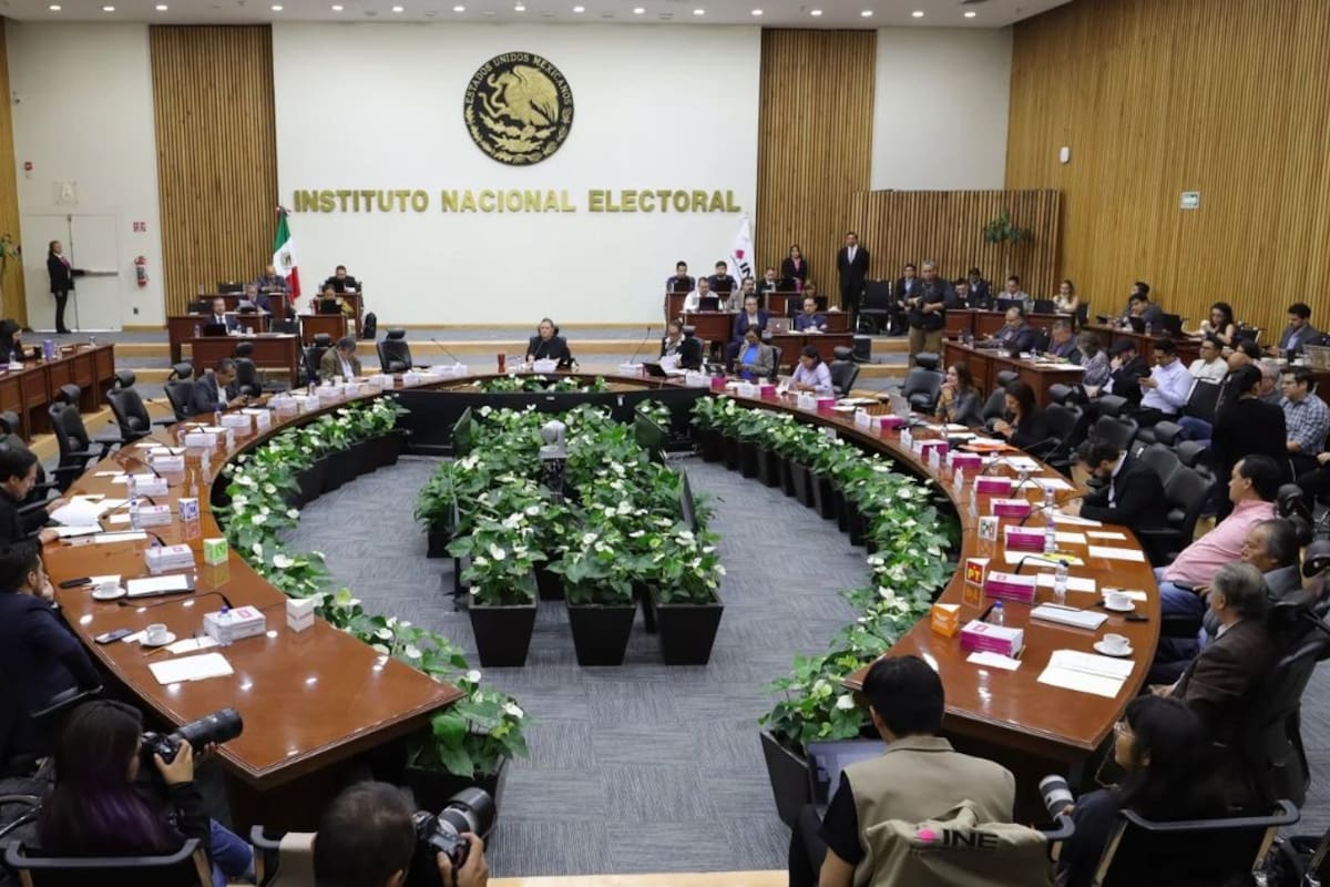 Trabajadores del INE denunciaron red de corrupción y cuotas salariales desde 2023, revela la periodista Aurora Zepeda, tras la salida de 900 empleados