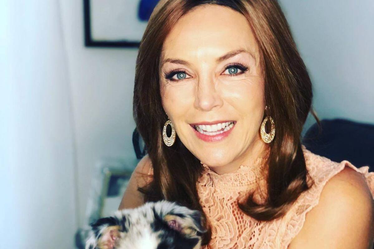 Laura Flores se divierte con sus mascotas durante la cuarentena