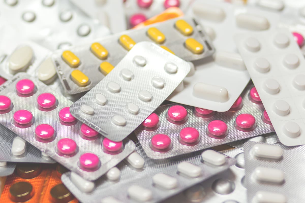 Analgésicos comunes podrían fortalecer bacterias resistentes a antibióticos
