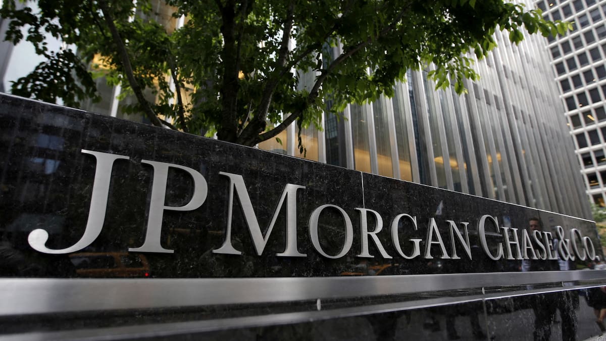 JPMorgan deberá pagar más de 4 millones de dólares a un ex empleado tras un fallo arbitral que determinó que su despido no cumplió con los criterios de justificación laboral