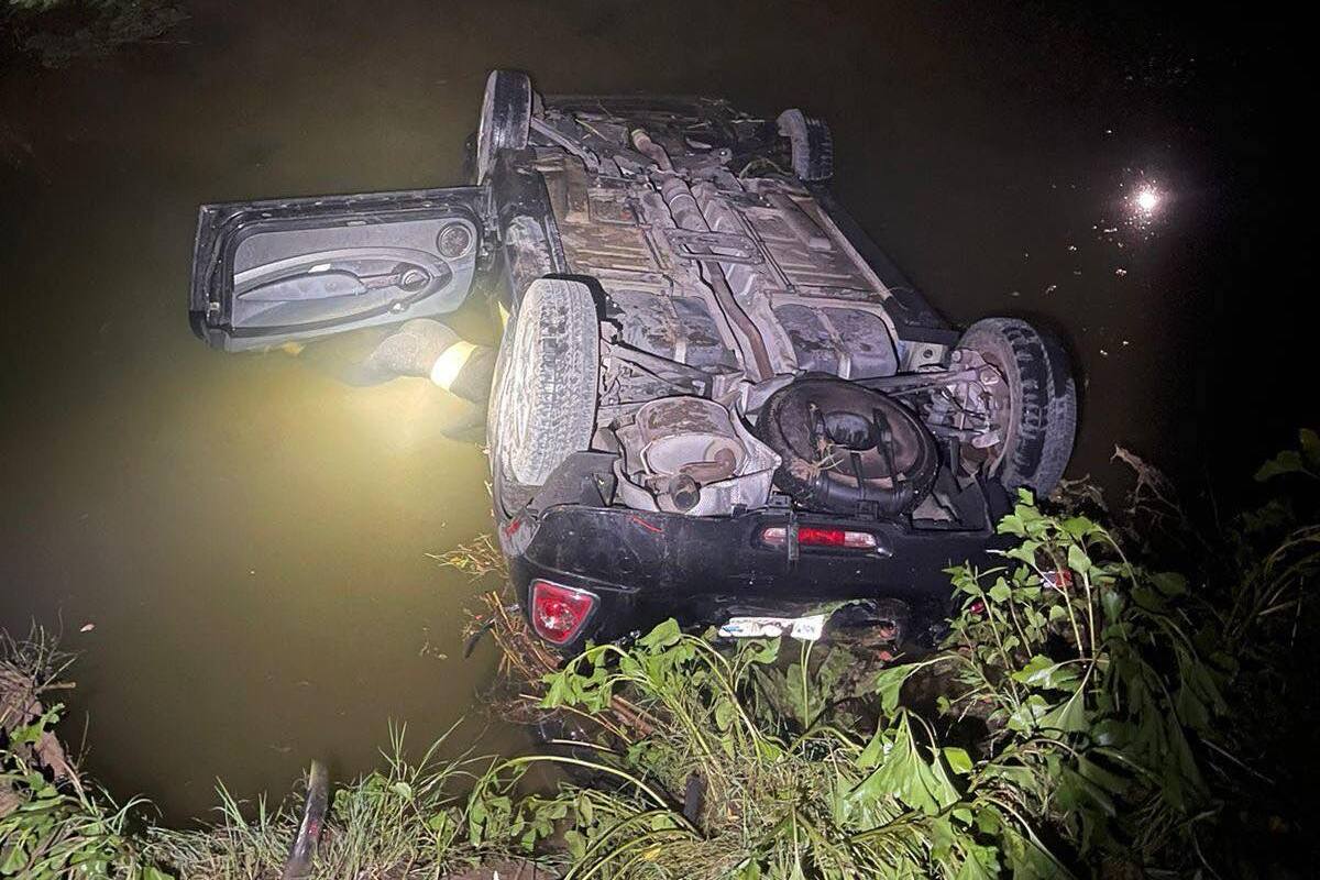 Dos personas fallecidas y una más lesionada tras caer su vehículo en un canal en el Valle de Mexicali