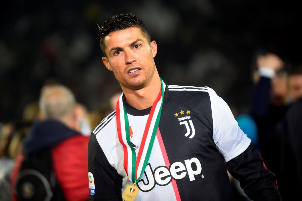 Cristiano Ronaldo presume lujoso auto en sus redes sociales