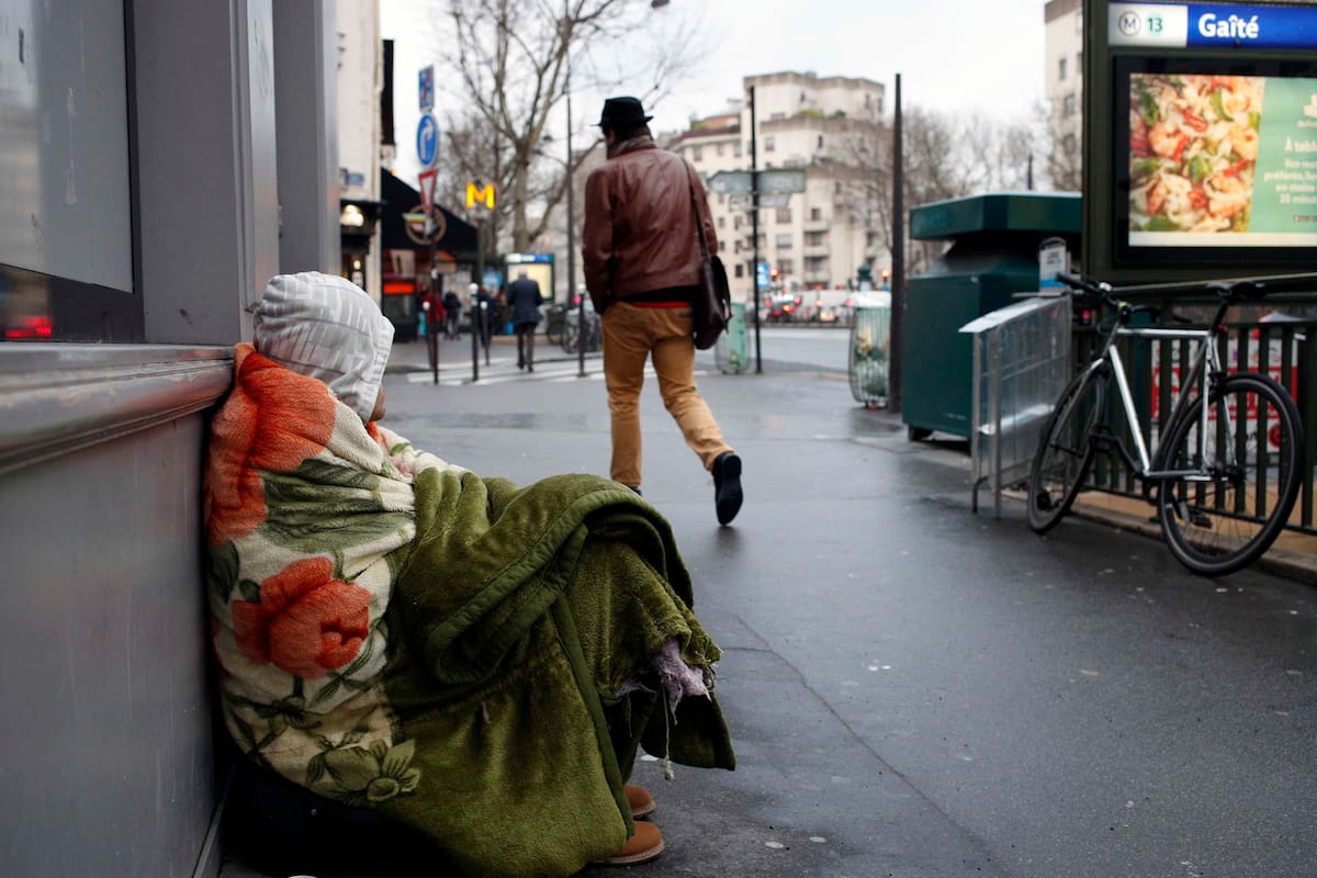 Aunque no existen cifras precisas sobre cuántos son inmigrantes, organizaciones señalan que las recientes acciones están generando un ambiente de miedo y retraimiento. (AP Photo/Francois Mori)