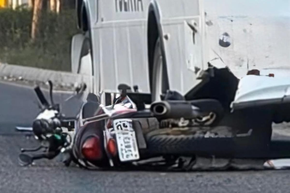 Fallece hombre al chocar contra un camión de transporte de personal