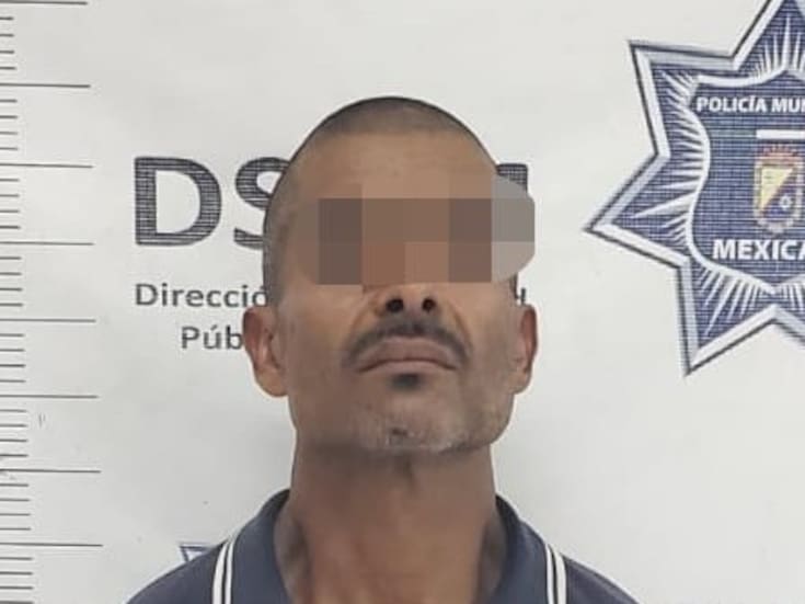 Sujeto es arrestado por amenazar con machete y robar en frutería