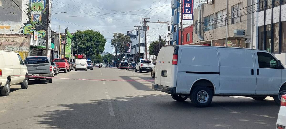 Se informó que las dos víctimas fueron encontradas en el baño del comercio.