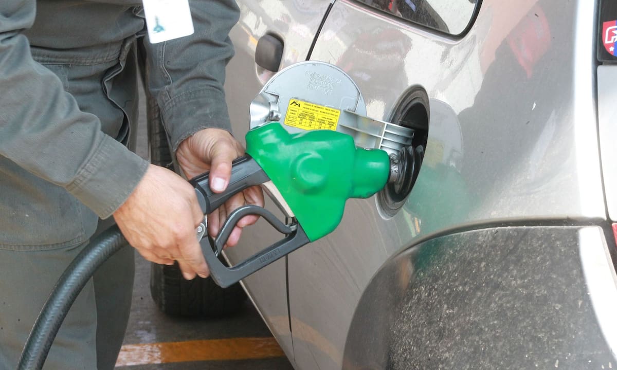 Usar gasolina Premium en autos diseñados para Magna es un error que no aumenta la potencia ni ahorra combustible, por lo que los conductores con motores convencionales solo están tirando su dinero | Archivo GH