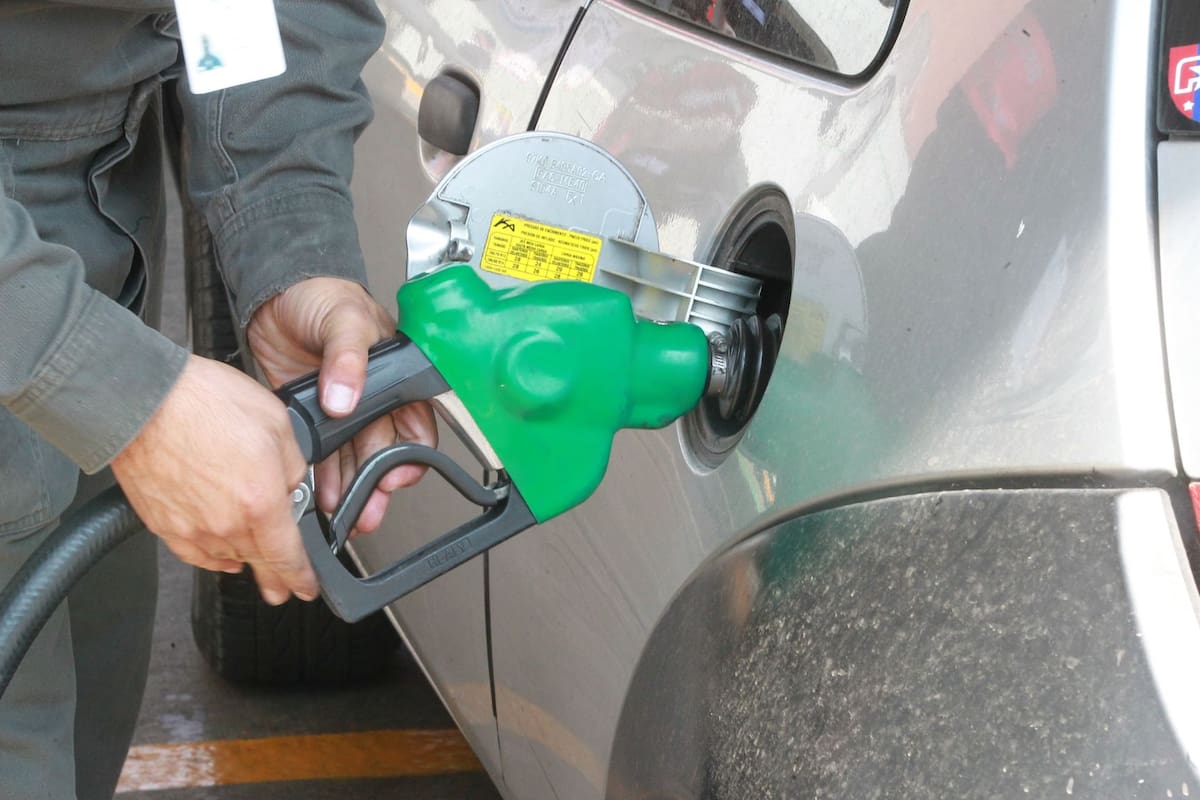 Usar gasolina Premium en autos diseñados para Magna es un error que no aumenta la potencia ni ahorra combustible, por lo que los conductores con motores convencionales solo están tirando su dinero