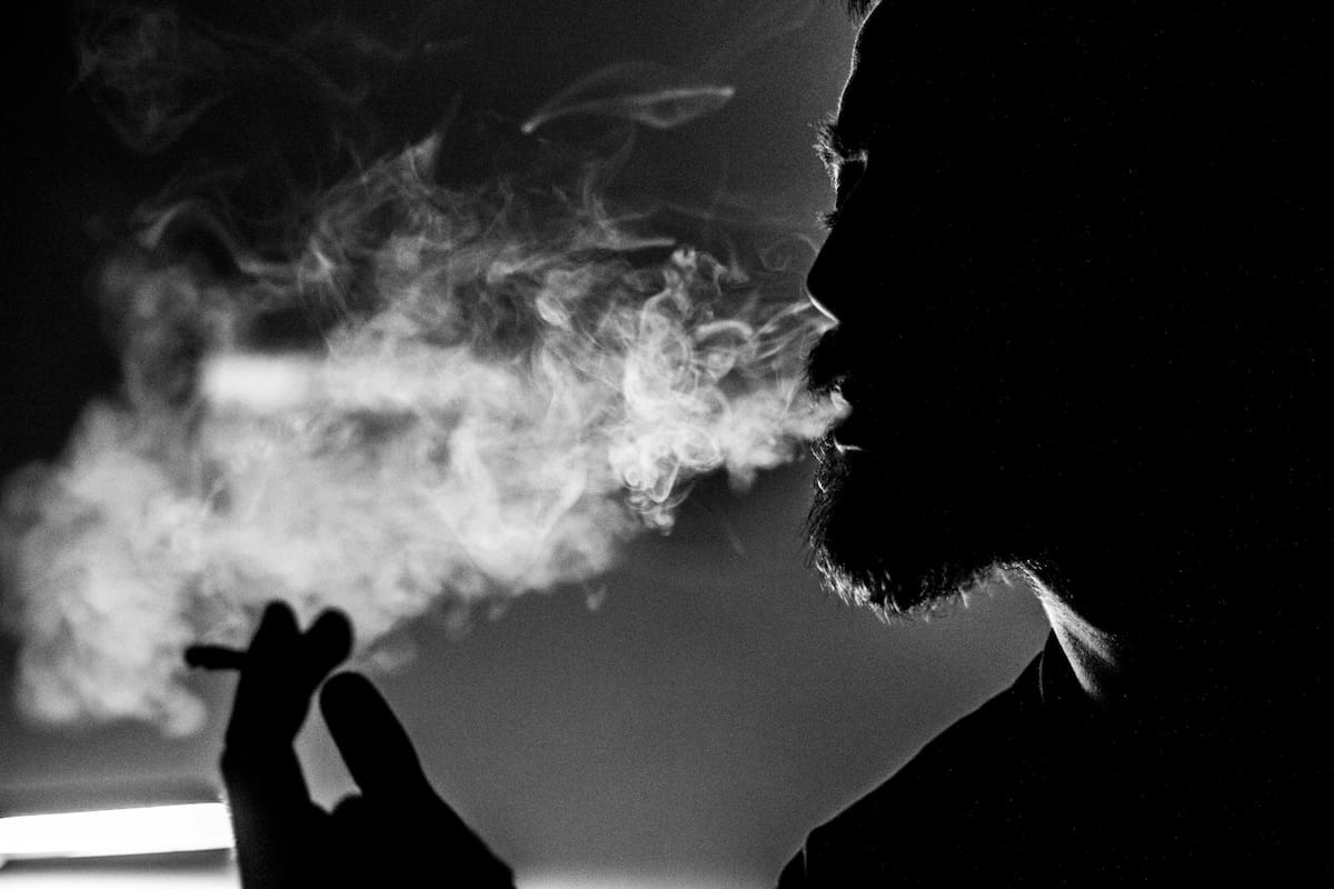 Descubrimiento arqueológico revela un sorprendente efecto permanente del tabaco en los huesos