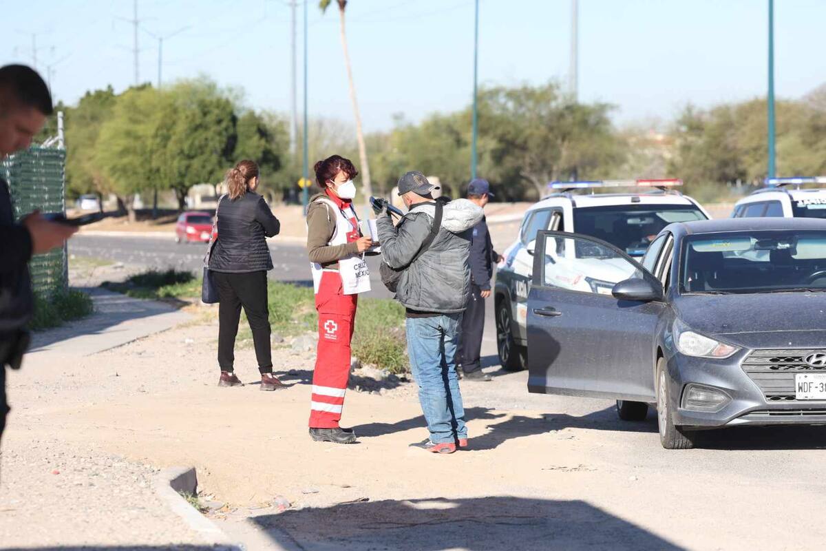 Motociclista y su acompañante lesionados en choque con auto al norte de Hermosillo