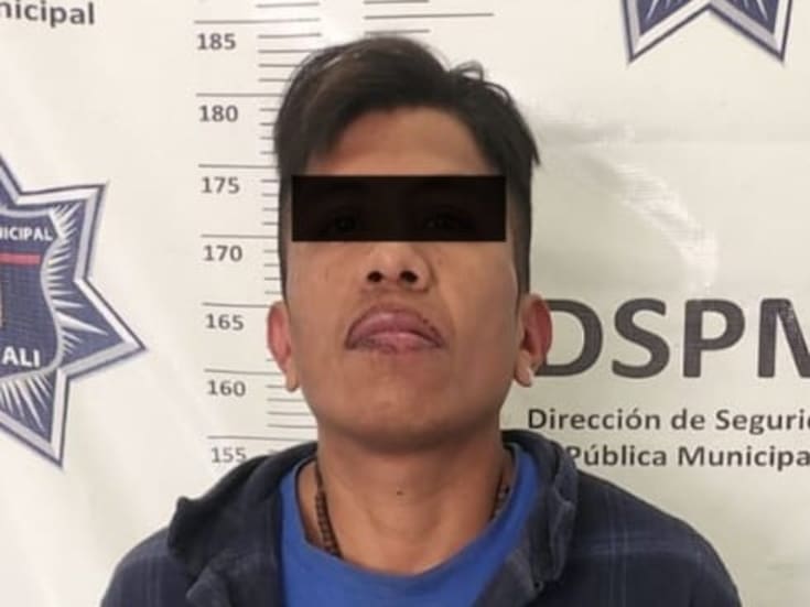 Detienen a hombre por presuntos robos y extorsiones en tiendas de auto servicio