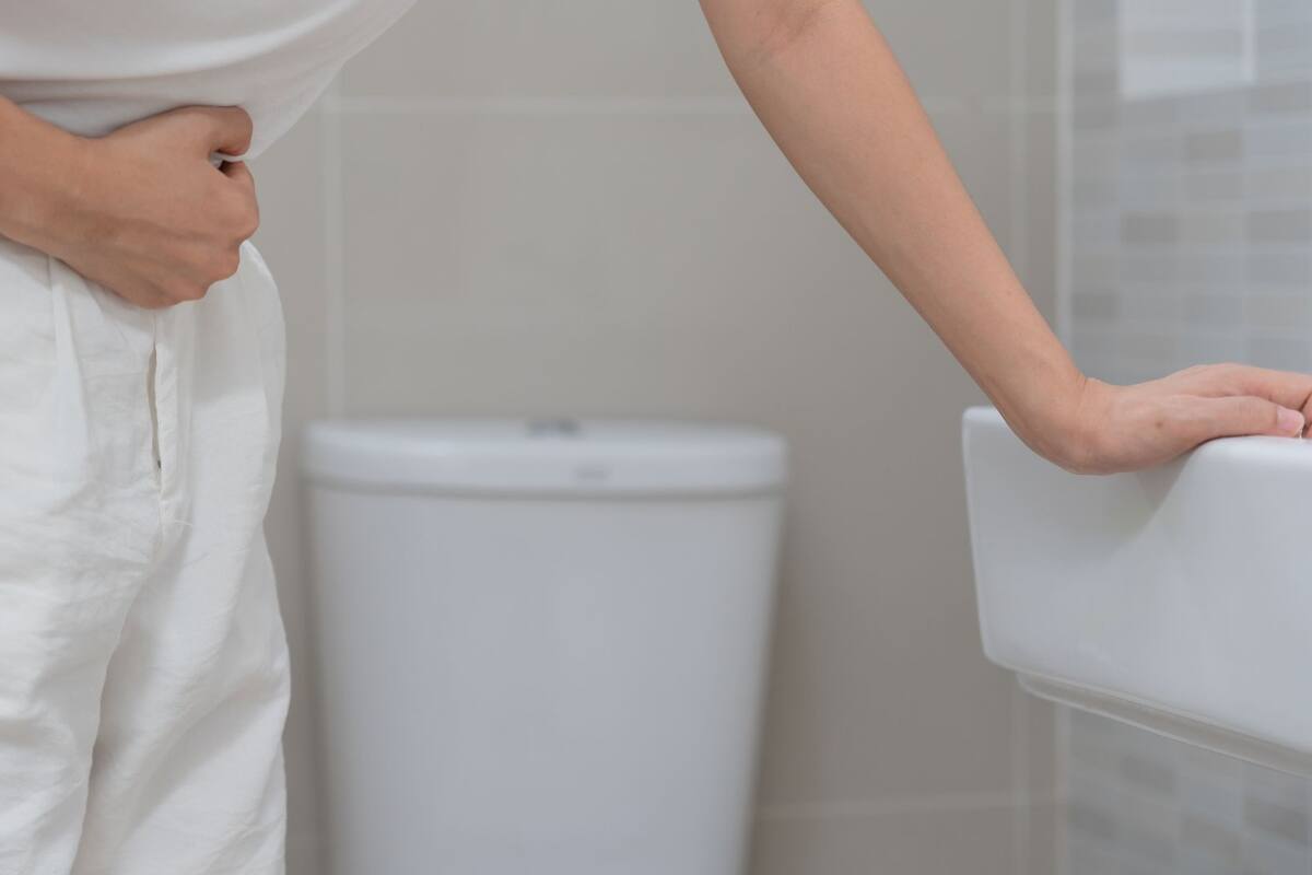 El estreñimiento podría aumentar el riesgo de problemas cardíacos, revela estudio