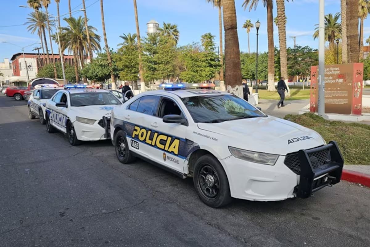 Policía dispara por accidente y daña su patrulla en la Comandancia Central