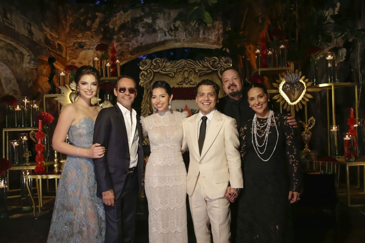 Marc Anthony y Nadia Ferreira fueron padrinos en la boda de Ángela Aguilar y Christian Nodal / Instagram: @ pepeaguilar_oficial