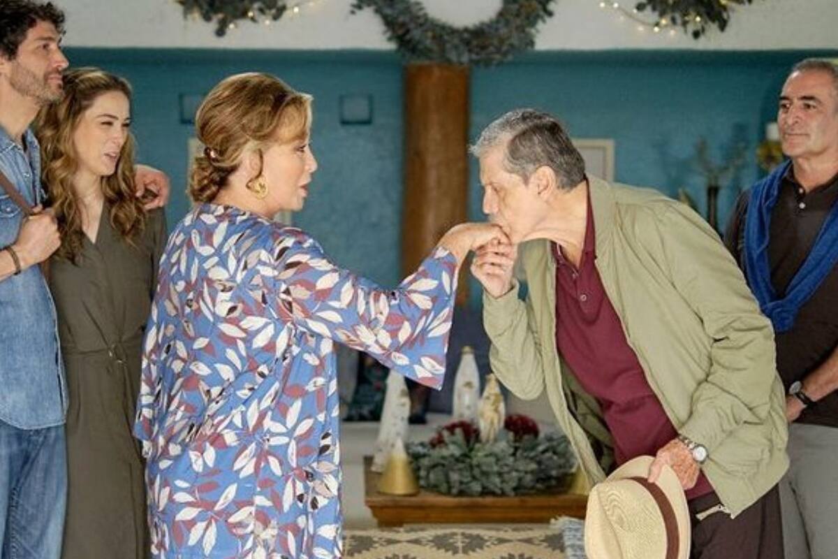 'Una Navidad no tan padre', la película de Netflix protagonizada por Angélica María y Héctor Bonilla